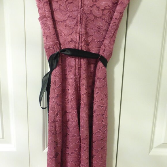 LE CHATEAU pink lace skater dress with removable black satin belt - Picture 10 of 12